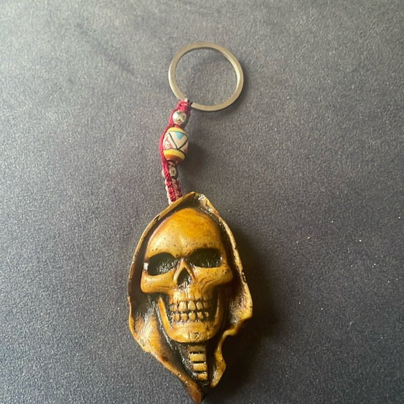 Gothic Skull Keychain Molded Carved Resin & Beading - Picture 2 of 6